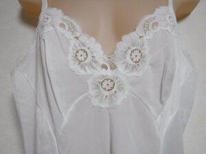 トリンプ☆★レトロ品★☆透かしお花レースの白いナイロンスリップ 90A/B