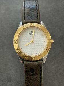 M-6328 【同梱不可】980円～ 中古品　FENDI/フェンディ　0026.2000L-168　ホワイト文字盤　クォーツ　レディース　腕時計　ベルト調節可能