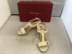 【SALVATORE FERRAGAMO】サルバトーレフェラガモ　レディスサンダル　アイボリー　レザー　5（約22cm相当）ヒール5.5cm　SY02-GHQ