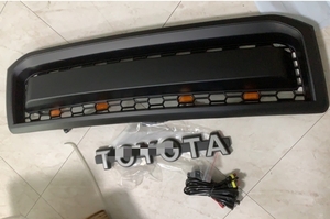 トヨタ ランドクルーザープラド 120系　2002 - 2009年　　LED付き　フロントグリル　フロントガーニッシュ外装TOYOTAロゴ付き