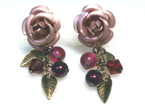 ハンドメイドのイヤリング(バラ・クローバー)Handmade earrings(rose・clover)