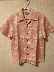 ●宇宙兄弟 wai wai アロハシャツ （定価2.4万円 未使用です） 日本製 レディース向け ピンク コヤチュー部 小山宙哉オフィシャル