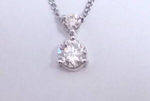 ダイヤネックレス　主石ダイヤ1.006ct　脇石ダイヤ0.2ct