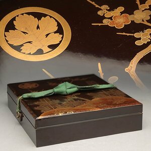 ZM026 時代蒔絵 丸に梶の葉紋 漆塗 松竹梅蒔絵硯箱 縦22.7cm 木箱附・定紋付 歳寒三友蒔絵硯筥・色紙箱 書道具