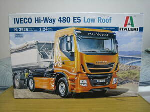 イタレリ　1/24　IVECO　イヴェコ　ハイウェイ　480　E5　ロールーフ　トラクター　トレーラーヘッド