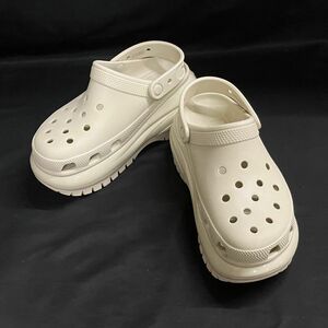 BIM069T ICONIC CROCS COMFORT クロックス コンフォート 厚底サンダル M5/E7 アイボリー系