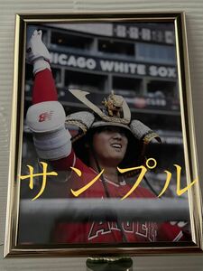 大谷翔平　A4写真　他にも多数出品してますので是非ご覧下さい！　ホームラン後のかぶとパフォーマンス！　フレームカラーゴールドA4サイズ