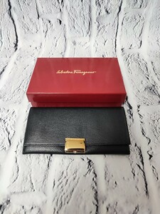 【ほぼ未使用】 Ferragamo フェラガモ 長財布 ウォレット 3217-2