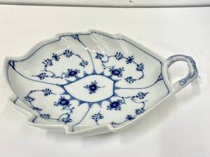 ROYAL COPENHAGEN■ロイヤルコペンハーゲン ブルーフルーテッドハーフレース ピクルスディッシュ葉型■中古品