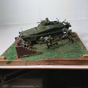 送料込み_07)ヒカリ工房製_グンゼ_1/35_G-731使用_Sd.Kfz.250/1_アルテ_半装軌式軽装甲兵員輸送車_機甲偵察擲弾兵_軽機班_ディオラマ完成品