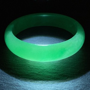 《鑑別書付き》氷種・天然翡翠ヒスイバングル・(Jadeite)ジェダイト・内径54.0mｍ・重さ49.8g