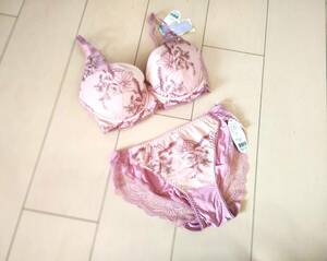 240413　新品　Tutuanna　チュチュアンナ　ブラ　ショーツセット　F65　M　ピンク　大きな胸を小さく見せる　美胸UPブラ　￥4500