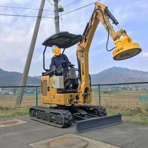 【在庫有】CAT１２Vリフマグ付ユンボ・バックホー２ｔ．３０２ＣＲ　12V-500Φリフマグ+アタッチメント+制御盤付き 新品