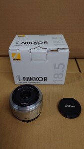 美品 説明書付 Nikon 1 NIKKOR 18.5ｍｍ 1:1.8 単焦点 レンズ ニコン カメラ 1NIKKOR シルバー 現状販売 1000円スタート