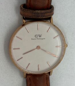 613-005 Daniel Wellington ダニエルウェリントン 腕時計 DW 革ベルトブラウン 電池切れ 動作未確認