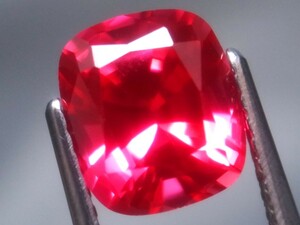 2.69ct 新品・最先端技術のレーザー光線によるニュータイプのカット仕上げ ピジョンレッドルビーカラー合成コランダム