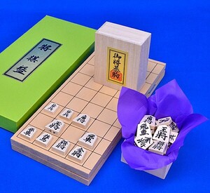 将棋セット　新桂5号折将棋盤セット(木製将棋駒白椿上彫)【囲碁将棋専門店の将碁屋】