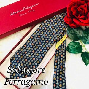 Salvatore Ferragamo サルヴァトーレフェラガモ メンズ 男性 紳士 ネクタイ ブランドネクタイ 総柄 ネイビー 紺 ビジネス 剣先 9.5cm