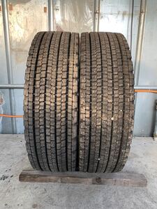 引取り可能！275/80R22.5 BRIDGESTONE W900 21年 13mm 中古トラックスタッドレスタイヤ２本