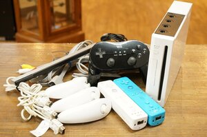 任天堂 Nintendo ニンテンドー Wii 本体 ホワイト RVL-001 リモコン2本 ヌンチャク3本 クラシックコントローラーPRO ゲーム機 1032638