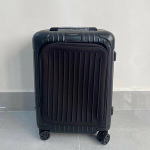 【RIMOWA】新作 ”ESSENTIAL SLEEVE” Cabin スーツケース 容量37L 機内持ち込み可能 21インチ