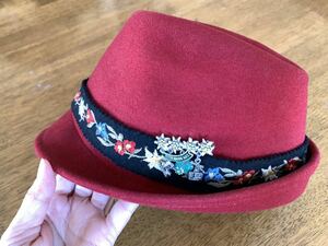 ドイツ ローテンブルク土産 ブローチ付帽子 1970年代 ビンテージ 民族衣装 チロリアンテープ エーデルワイス バイエルン ロマンチック街道