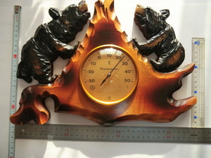 北海道と熊の壁掛け(温度計付) 壁掛け 部屋飾り 木製・温度計は金属製 壁掛け丸型温度計付 1個 管理YNR53-A3865