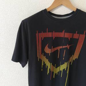 NIKE ナイキ ロゴプリントTシャツ トップス ドライフィット 速乾性 半袖 クルーネック メンズ カジュアル ブラック サイズM Xmm27