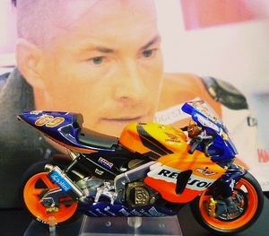 イクソ製品　 1/24 レプソル ホンダ RC211-Ｖ 　ニッキー　ヘイデン #69 HRC REPSOL HONDA RC 211V 2003 MotoGP　ixo