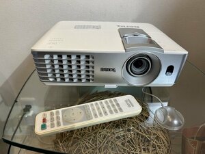 #綺麗【BENQ DLP デジタルプロジェクター W1070+ Digital Projector フルHD ランプ137時間 リモコン付 通電確認済】NA01748