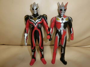 BANDAI ウルトラヒーローシリーズ ウルトラマンネクサス　ダークファウスト＆ダークメフィストのソフビ２種セットです。