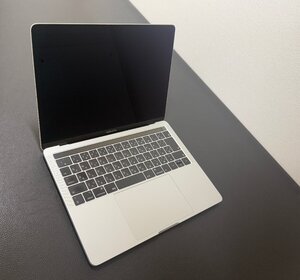 Retina MacBook Pro シルバー A1989 2018 ロジックボード欠品 /現状品/ジャンク出品 (C02YF1DFJHD4)