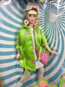 【未使用品】Far Out Barbie Twist’n Turn COLECTION LIMITED EDITION、Come back to the ‘60s、REPRODUCTION バービー人形 並行輸入品