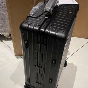 RIMOWA リモワ Classic Fight 20インチ 37リットル 機内持ち込み Cabin スーツケース トランク リモワ ブラック 希少 中古