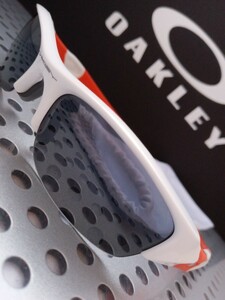 偏光！フラックジャケット☆ホワイト【OAKLEY】FLAKJACKET　オークリー　POLARIZED　サングラス