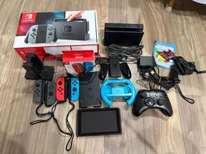 任天堂 ニンテンドースイッチ 初期化済　グレー　ジョイコン追加　連射コントローラー　マリオカートハンドル　本体スタンド等おまけ付き