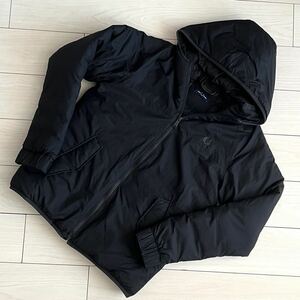 美品 FRED PERRY 中綿 リップストップ ナイロン インシュレイテッド フーデッド ジャケット INSULATED HOODED JACKET J2572 M 黒 ロゴ