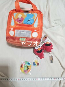 セサミストリート　USJ 2022 缶バッジ、ぬいぐるみトート　キッチンカー、いろんなかおマスコット1 エルモ(きゃは) 2 エルモB　セット