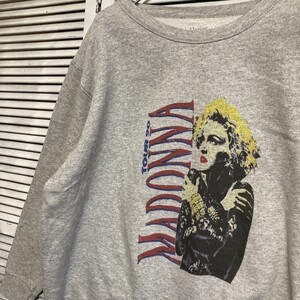 AXET 1スタ グレー アーティスト スウェット マドンナ MADONNA 歌手 90s 00s ビンテージ 古着 ベール 卸 仕入れ kg