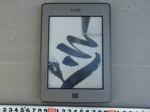 美品★Amazon Kindle Touch 第4世代★WiFi 6インチ (D01200)★海外向け（独語、英語、スペイン語、フランス語、イタリア語、ポルトガル語）