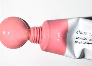 【Cloud Paint : Puff】クリームチーク☆glossier　グロッシアー　海外コスメ　プレゼント　誕生日