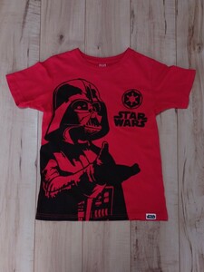 送料無料　ユニクロ　Tシャツ　スターウォーズ　140　UT　STAR WARS　ダース・ベイダー　赤　ダースベーダー　キッズ　半袖　半袖Tシャツ