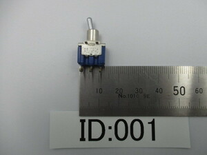 ID:001 未使用　長期保管品　8G1014 トグルスイッチ SPDT On-On ライトアングル