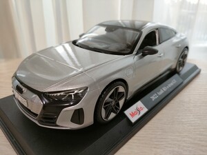 送料込み】マイスト　1/18　2022 Audi RS e-tron GT