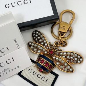 グッチ GUCCI キーホルダー キーリング クイーンマーガレット 蜂 ハチ ビー 女王蜂 ビジュー クリスタル ストーン パール ゴールド