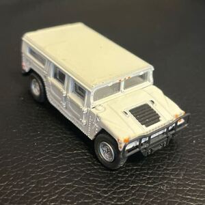 ハマーH1 白色 ホワイト ミニカーHUMMER 1/64スケールか1/72スケール位