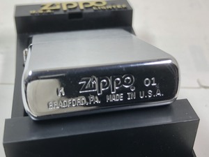 2001 Zippo ブラッシュクローム・銀色サテン・プレーン（無地）#200定番クロム 新品