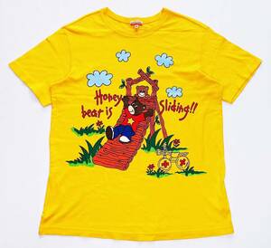 CASTELBAJAC カステルバジャック Honey bear is Sliding キャラクター Tシャツ(ダークイエロー M-L相当)