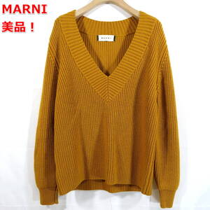 【美品】マルニ　ウールＶネックニット　MARNI　サイズ４８（Ｌ相当）　マスタード