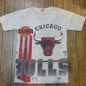 90s USA製 NBA CHICAGO BULLS Tシャツ XL グレー シカゴブルズ 総柄 半袖 両面 プリント スポーツ バスケ ジョーダン